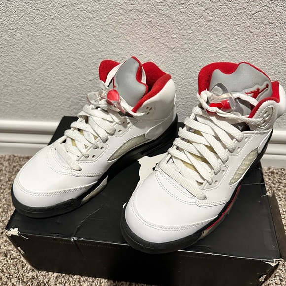 Air Jordan Retro 5 (Fire Red) - Picture 2 of 12